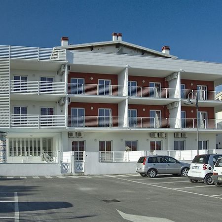 Case Vacanze Blue Bay Resort Roseto Degli Abruzzi Ngoại thất bức ảnh