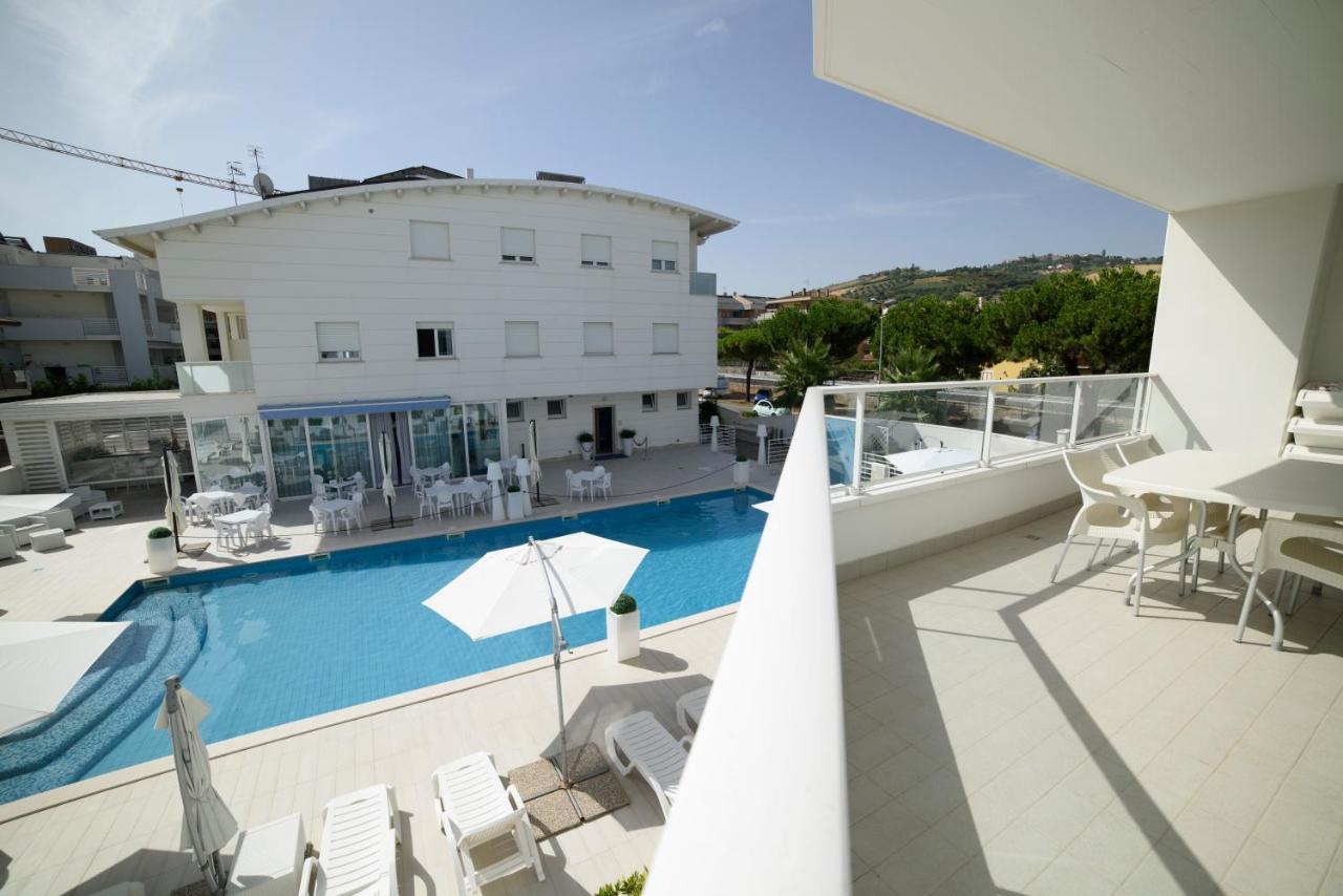 Case Vacanze Blue Bay Resort Roseto Degli Abruzzi Ngoại thất bức ảnh