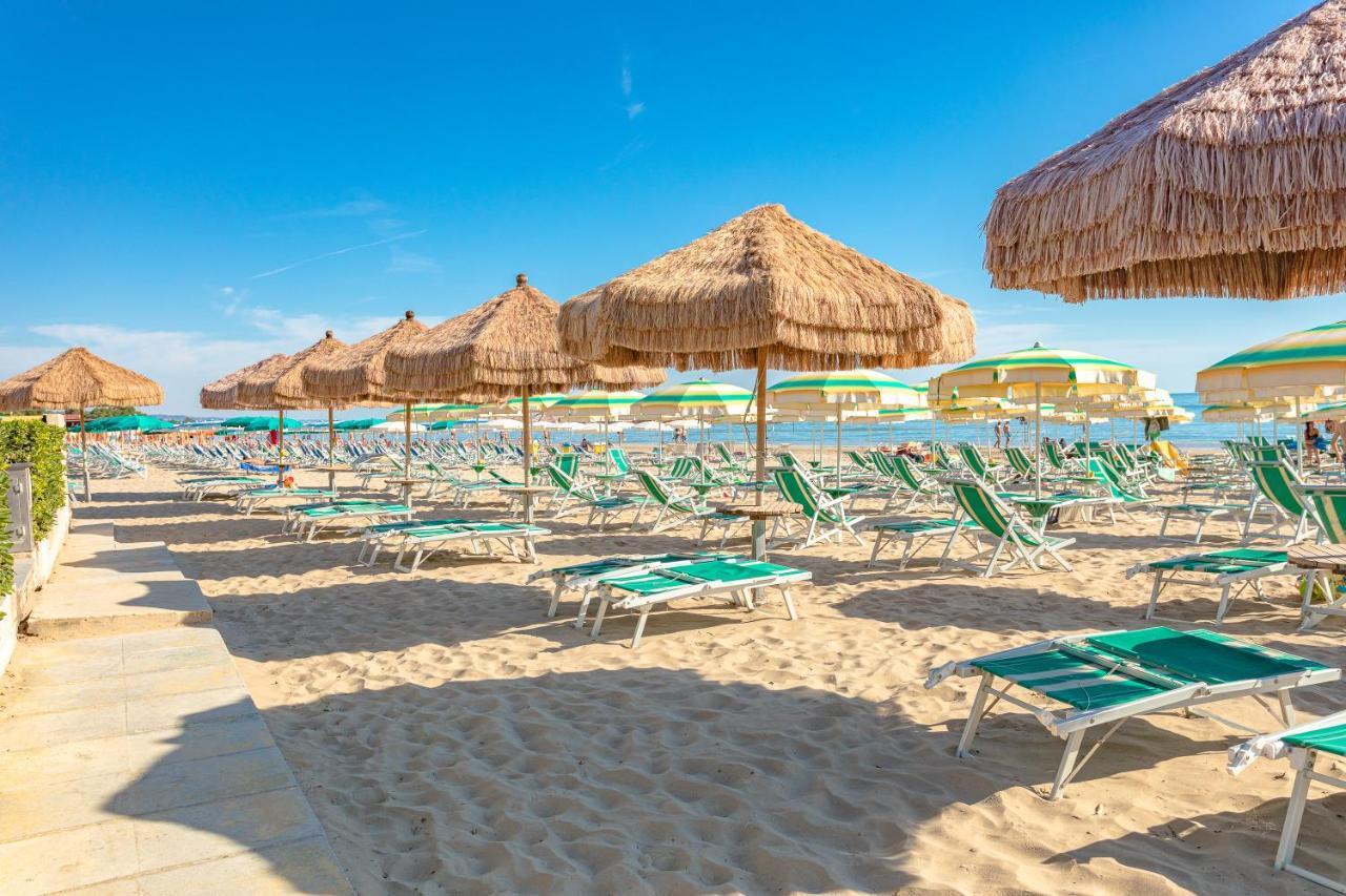 Case Vacanze Blue Bay Resort Roseto Degli Abruzzi Ngoại thất bức ảnh