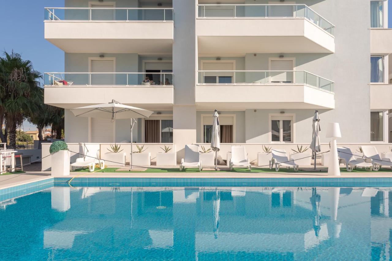Case Vacanze Blue Bay Resort Roseto Degli Abruzzi Ngoại thất bức ảnh