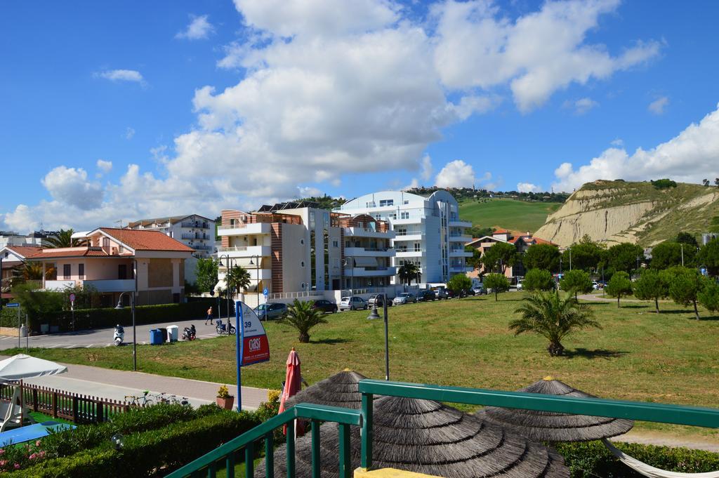 Case Vacanze Blue Bay Resort Roseto Degli Abruzzi Ngoại thất bức ảnh