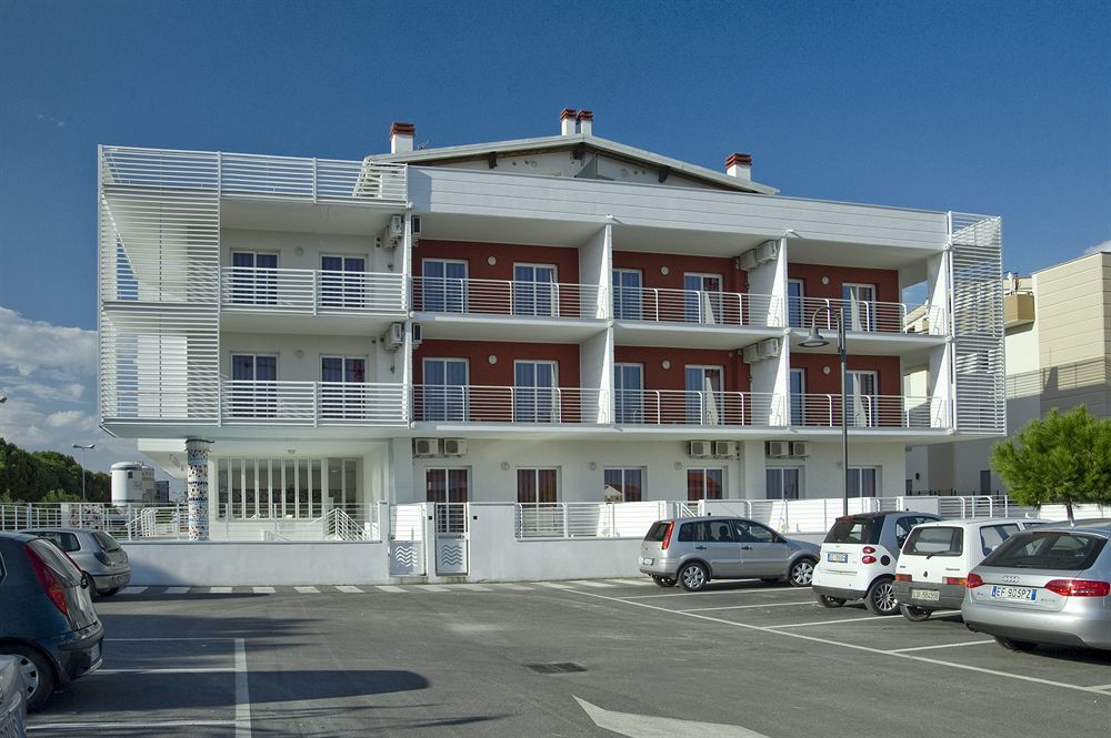 Case Vacanze Blue Bay Resort Roseto Degli Abruzzi Ngoại thất bức ảnh