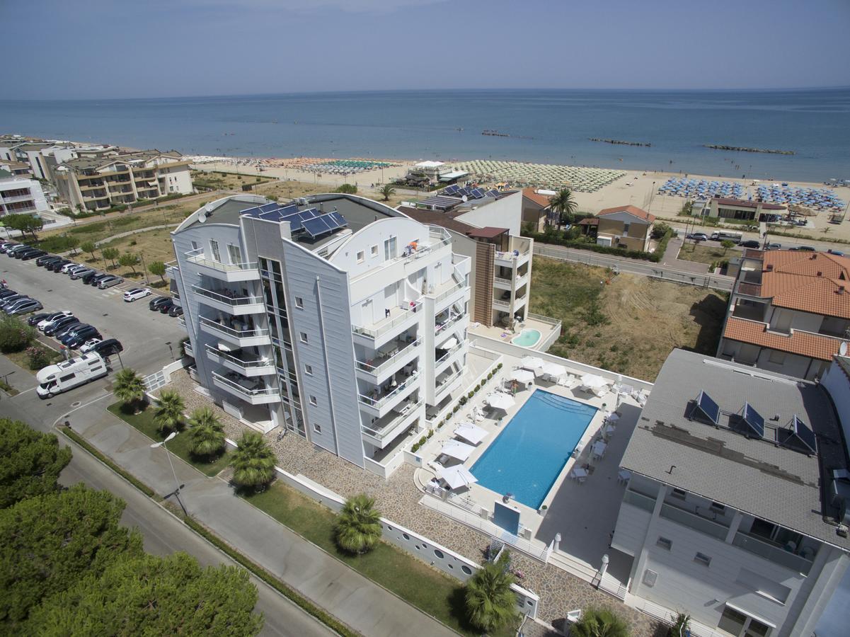 Case Vacanze Blue Bay Resort Roseto Degli Abruzzi Ngoại thất bức ảnh