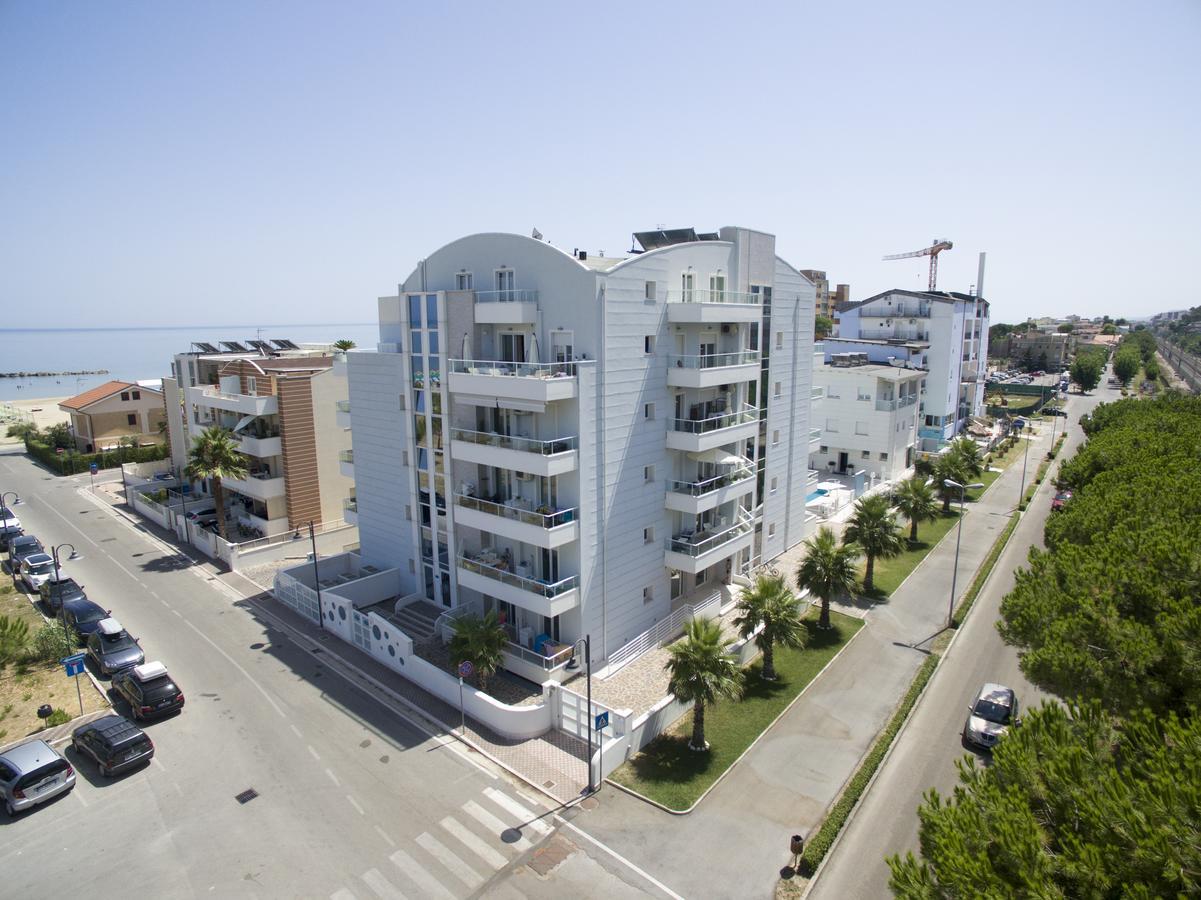 Case Vacanze Blue Bay Resort Roseto Degli Abruzzi Ngoại thất bức ảnh