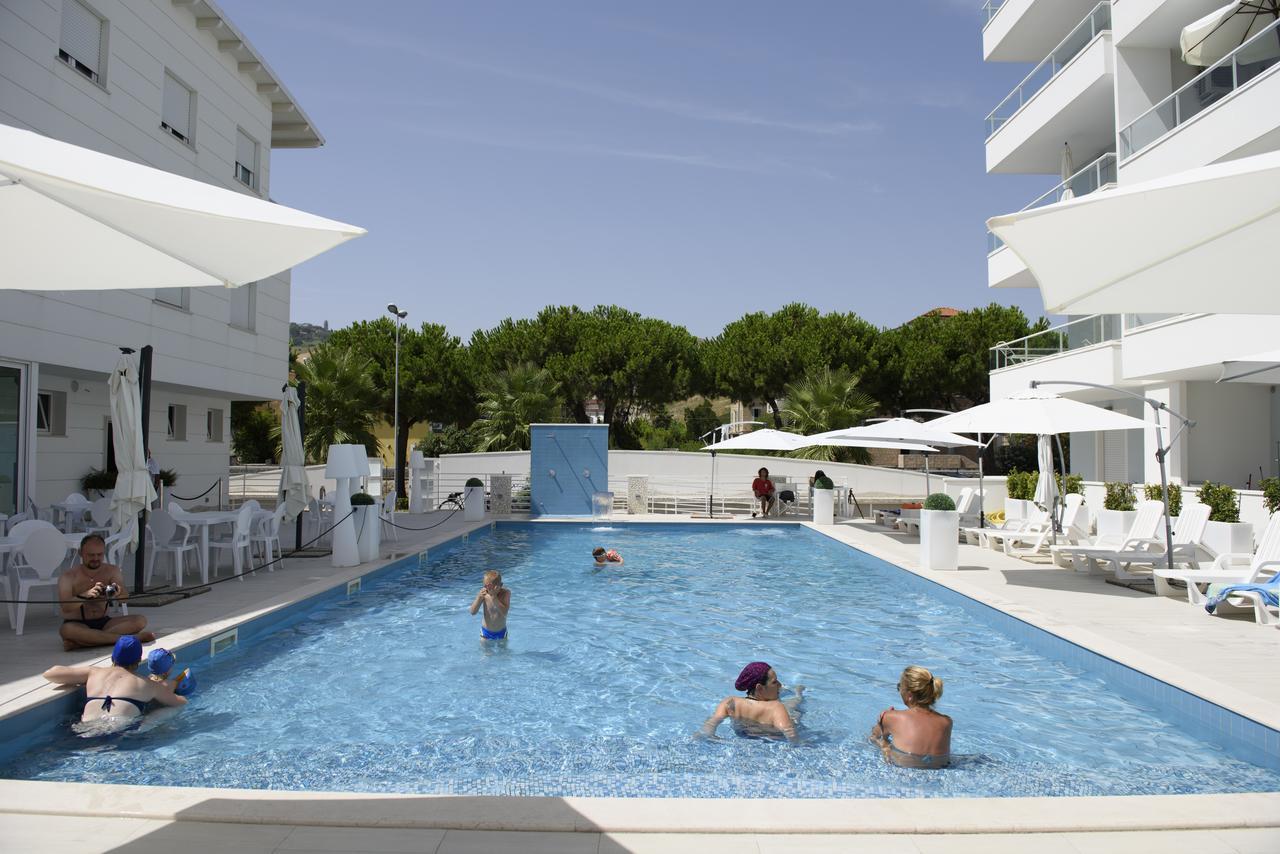 Case Vacanze Blue Bay Resort Roseto Degli Abruzzi Ngoại thất bức ảnh