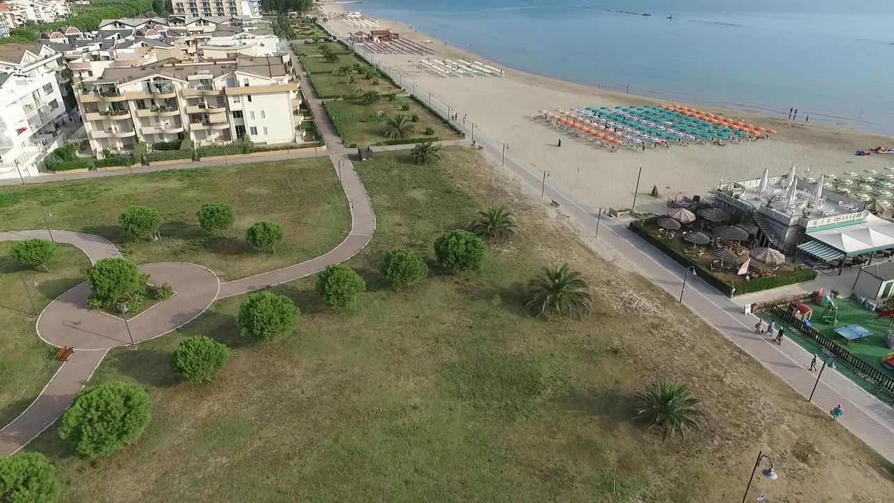 Case Vacanze Blue Bay Resort Roseto Degli Abruzzi Ngoại thất bức ảnh